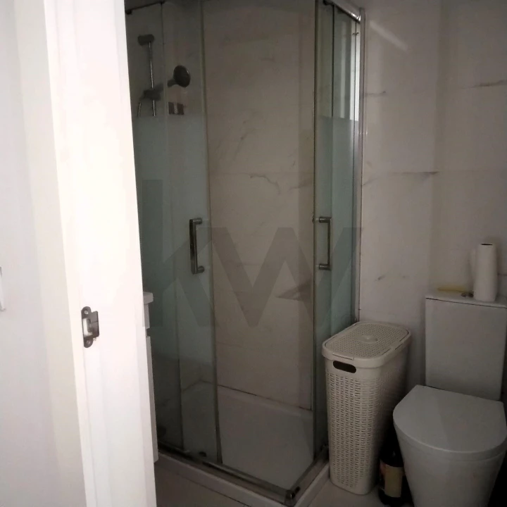 Apartamento T1 para Arrendamento em Laranjeiro e Feijó Foto 21