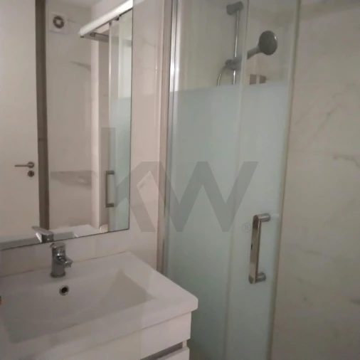 Apartamento T1 para Arrendamento em Laranjeiro e Feijó Foto 22