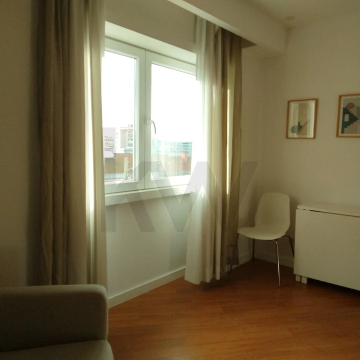 Apartamento T1 para Arrendamento em Laranjeiro e Feijó Foto 4