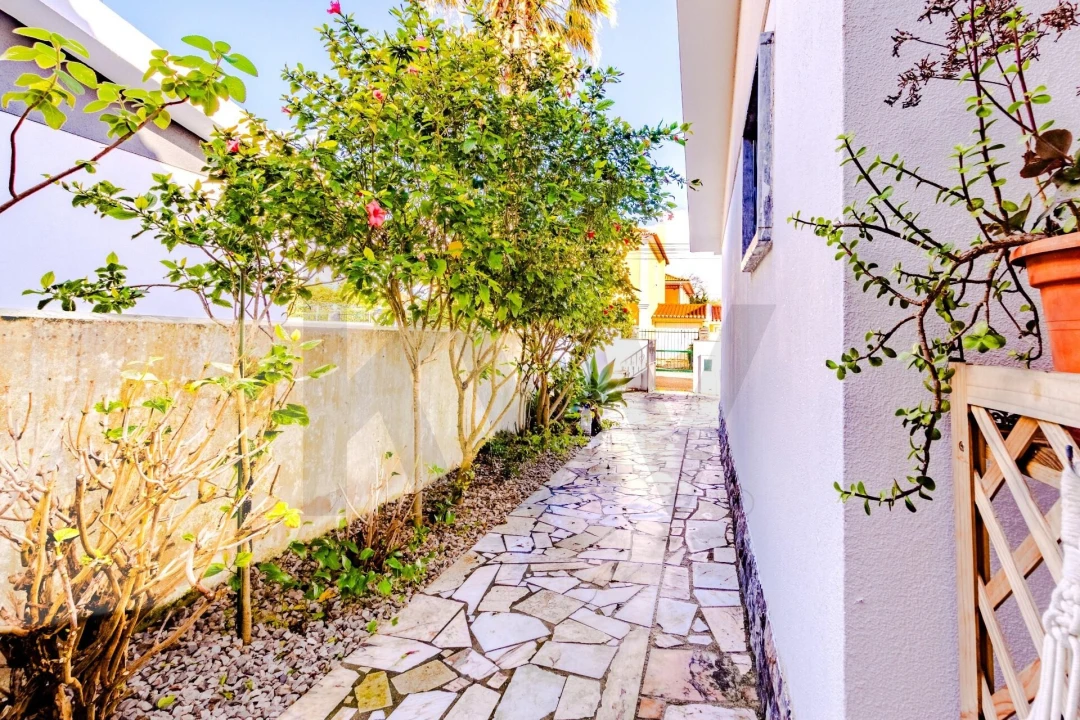 Moradia T4 para Venda em Alcabideche Foto 3