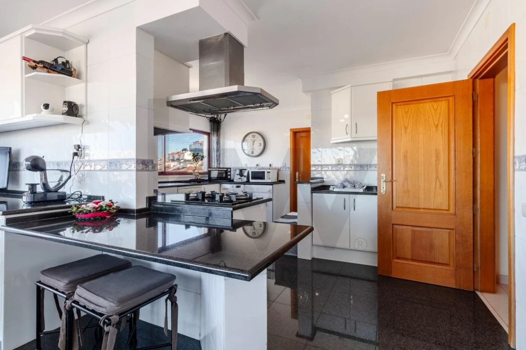 Apartamento T4 para Venda em Agualva e Mira-Sintra Foto 8