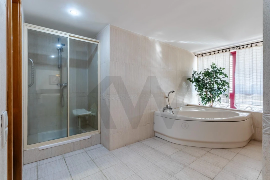 Apartamento T4 para Venda em Agualva e Mira-Sintra Foto 21