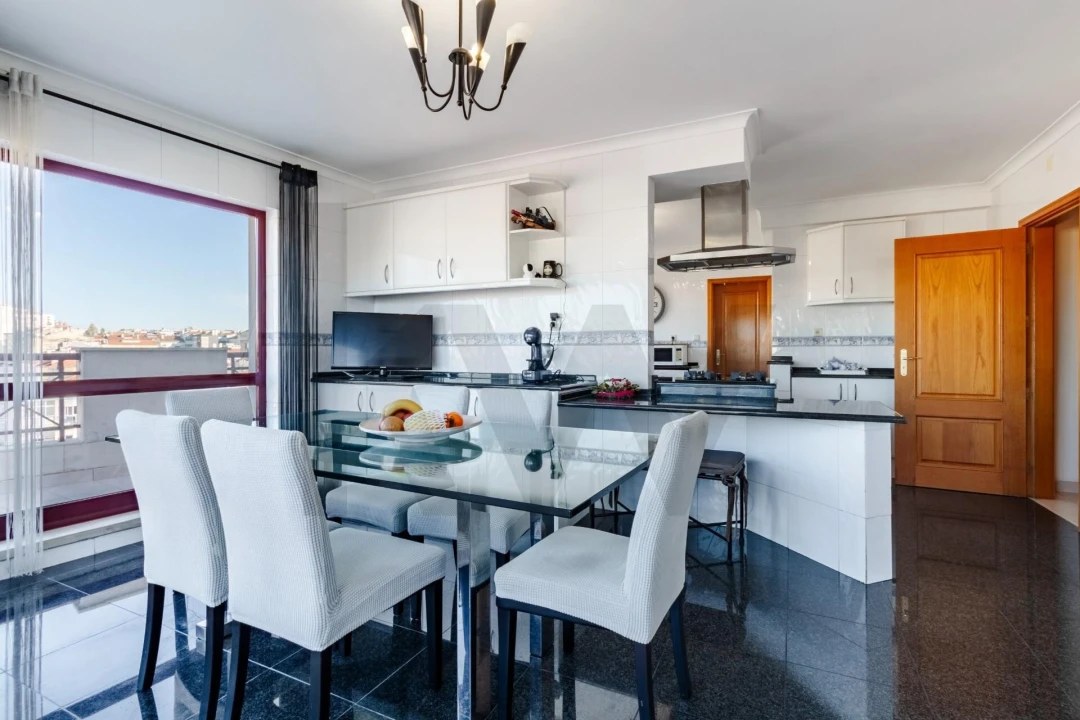 Apartamento T4 para Venda em Agualva e Mira-Sintra Foto 2