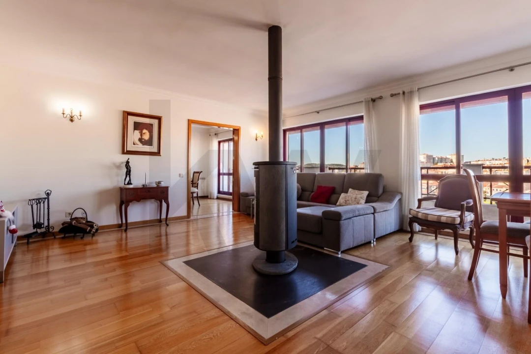 Apartamento T4 para Venda em Agualva e Mira-Sintra Foto 43