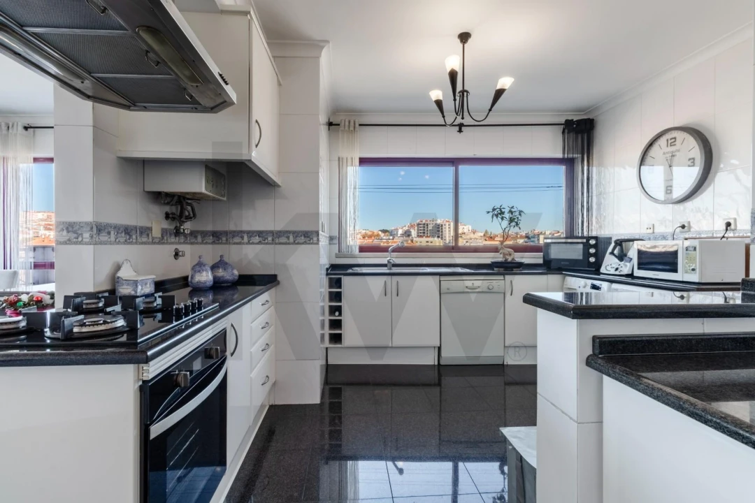 Apartamento T4 para Venda em Agualva e Mira-Sintra Foto 5