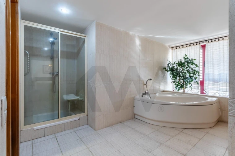 Apartamento T4 para Venda em Agualva e Mira-Sintra Foto 21