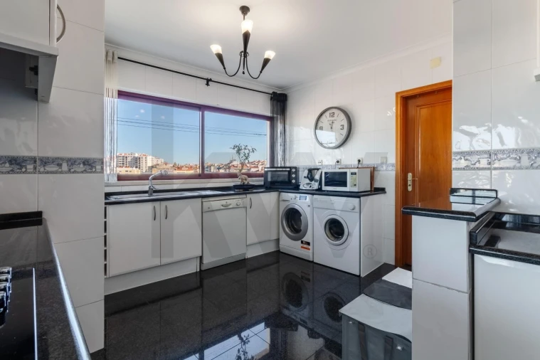 Apartamento T4 para Venda em Agualva e Mira-Sintra Foto 6