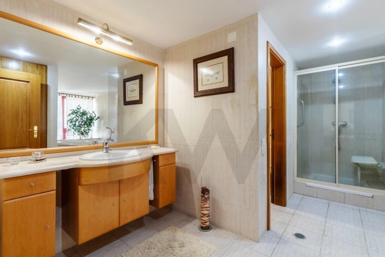 Apartamento T4 para Venda em Agualva e Mira-Sintra Foto 19