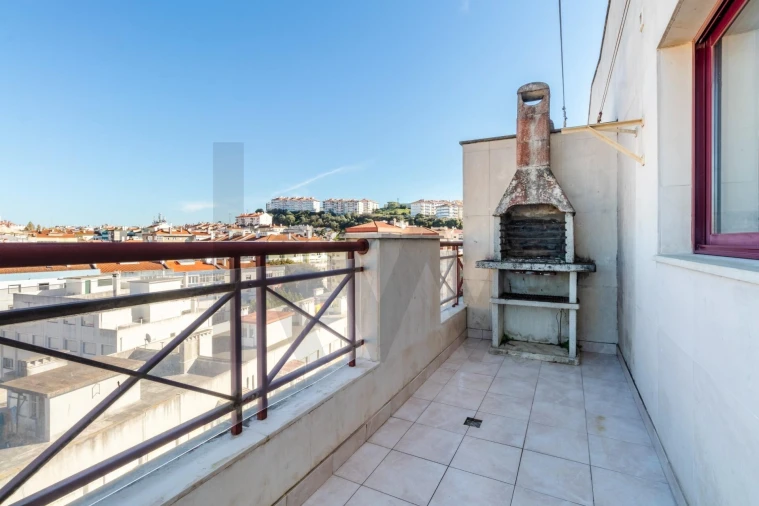Apartamento T4 para Venda em Agualva e Mira-Sintra Foto 11