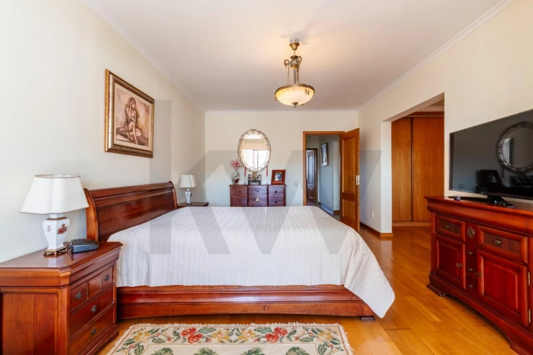 Apartamento T4 para Venda em Agualva e Mira-Sintra Foto 17