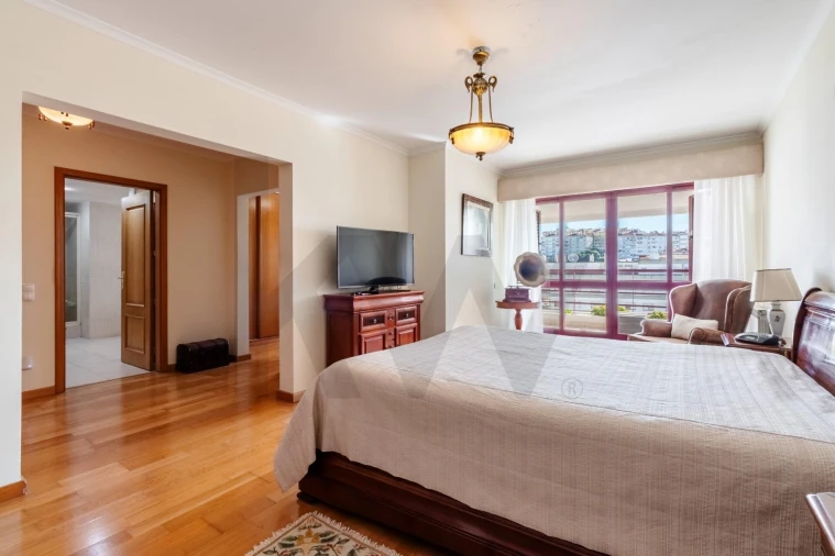 Apartamento T4 para Venda em Agualva e Mira-Sintra Foto 16