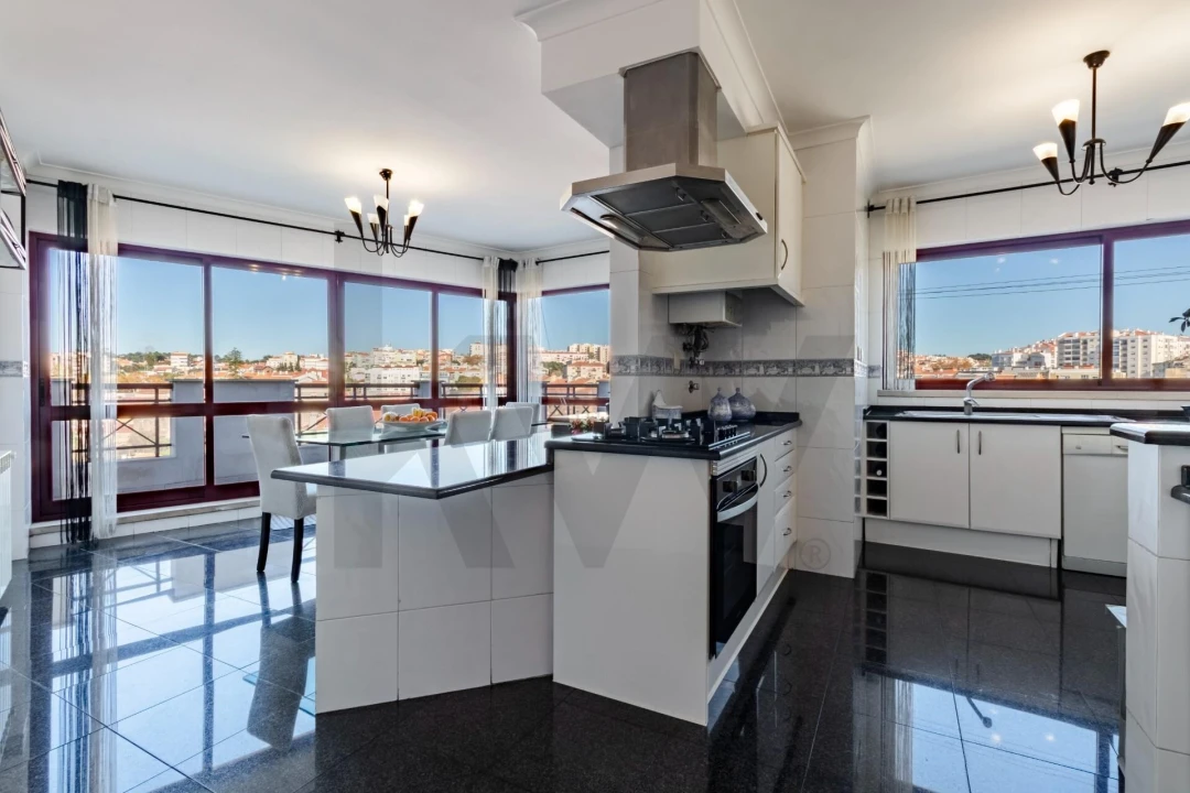 Apartamento T4 para Venda em Agualva e Mira-Sintra Foto 1