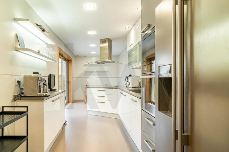 Moradia T4 para Venda em Santa Maria e São Miguel, São Martinho, São Pedro Penaferrim Foto 5