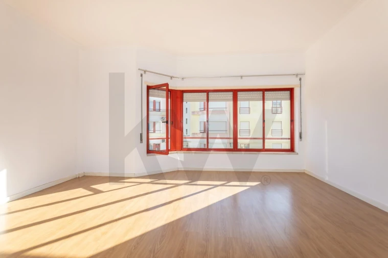 Apartamento T3 para Venda em Seixal, Arrentela e Aldeia de Paio Pires Foto 6