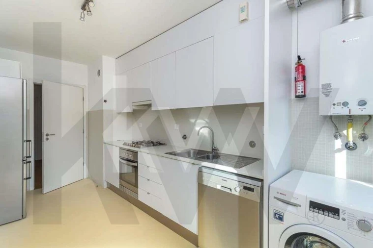Apartamento T3 para Arrendamento em Avenidas Novas Foto 22