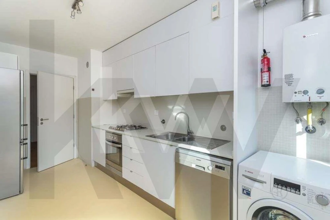 Apartamento T3 para Arrendamento em Avenidas Novas Foto 22