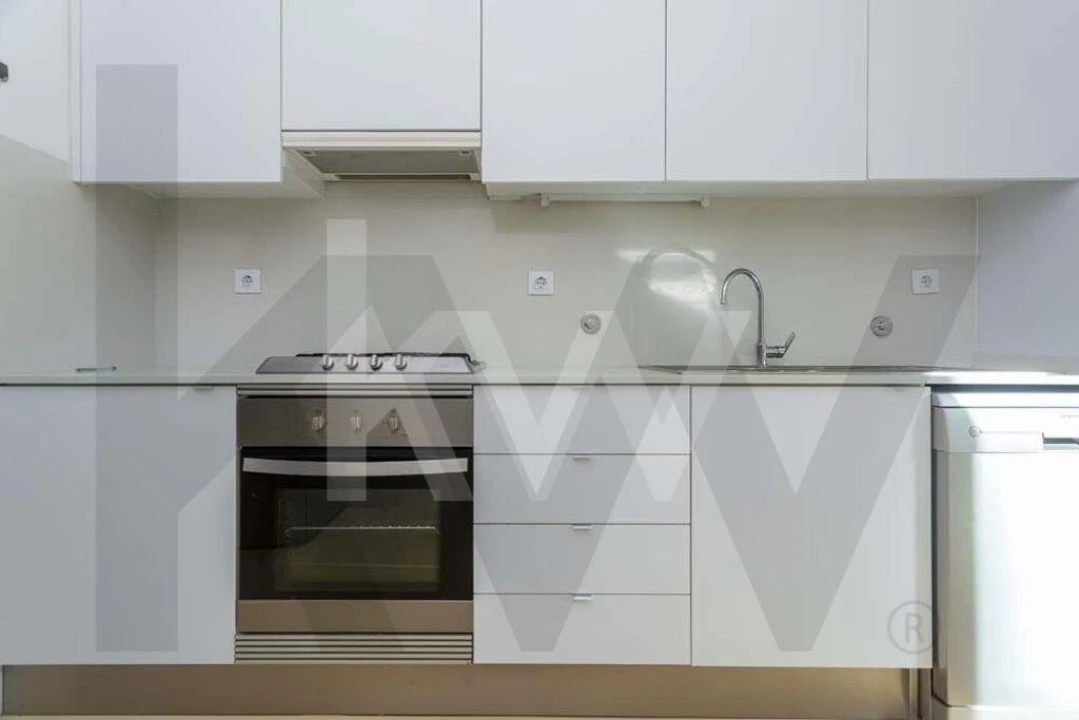 Apartamento T3 para Arrendamento em Avenidas Novas Foto 23