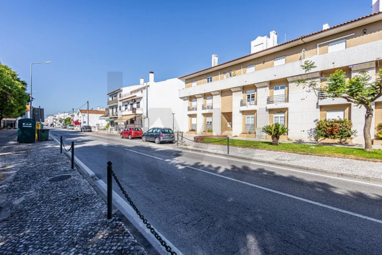 Apartamento T3 para Venda em Almeirim Foto 2