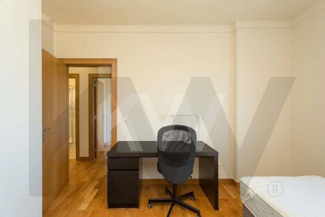 Apartamento T4 para Arrendamento em Alvalade Foto 14