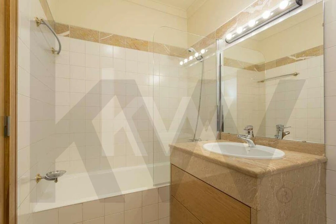 Apartamento T4 para Arrendamento em Alvalade Foto 16