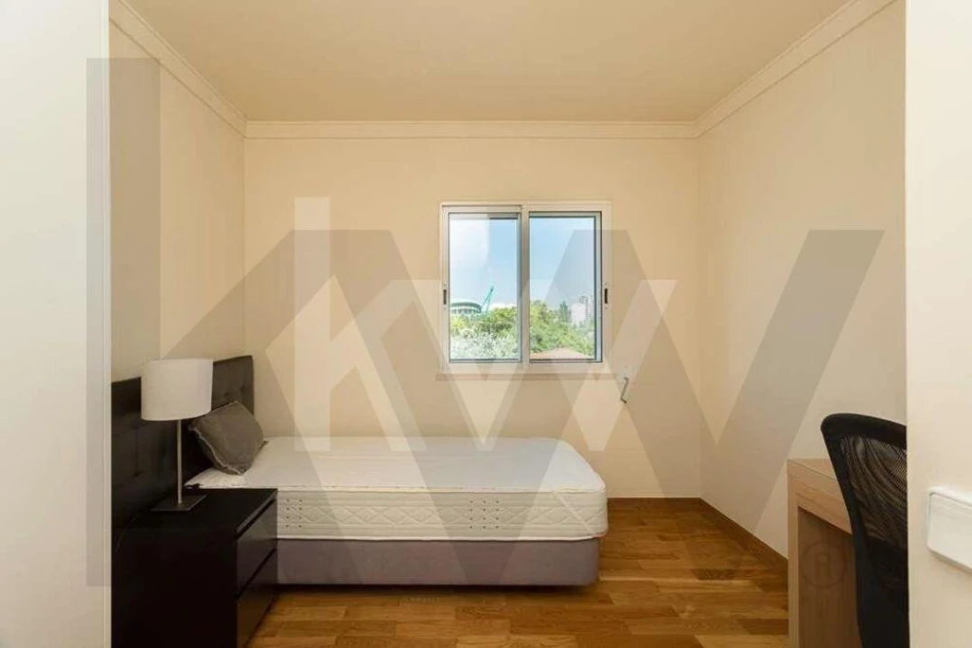 Apartamento T4 para Arrendamento em Alvalade Foto 9