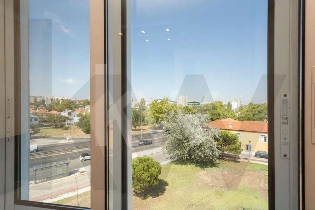 Apartamento T4 para Arrendamento em Alvalade Foto 10