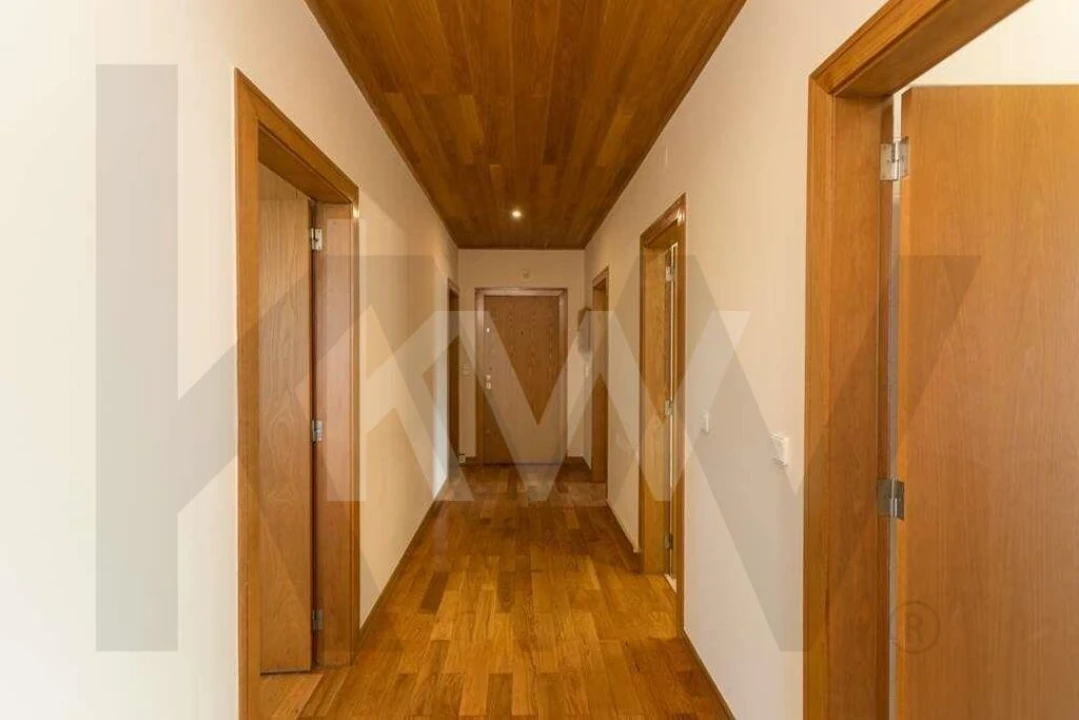 Apartamento T4 para Arrendamento em Alvalade Foto 3
