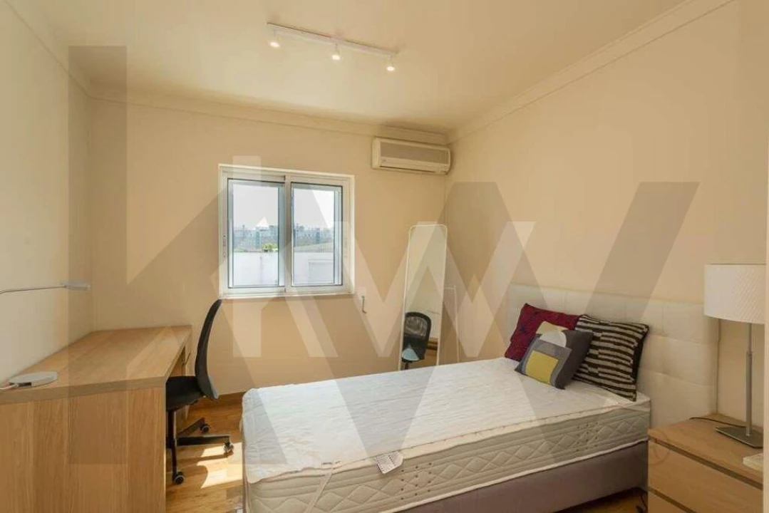 Apartamento T4 para Arrendamento em Alvalade Foto 5