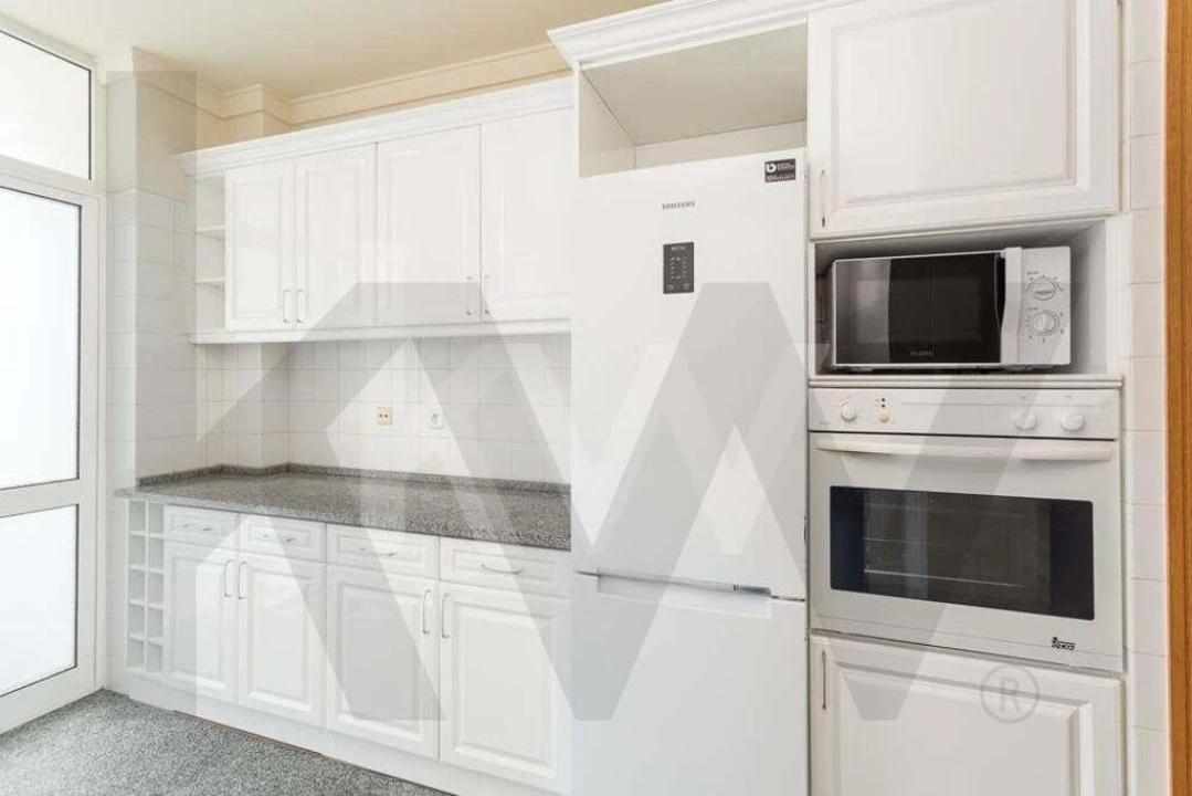 Apartamento T4 para Arrendamento em Alvalade Foto 27