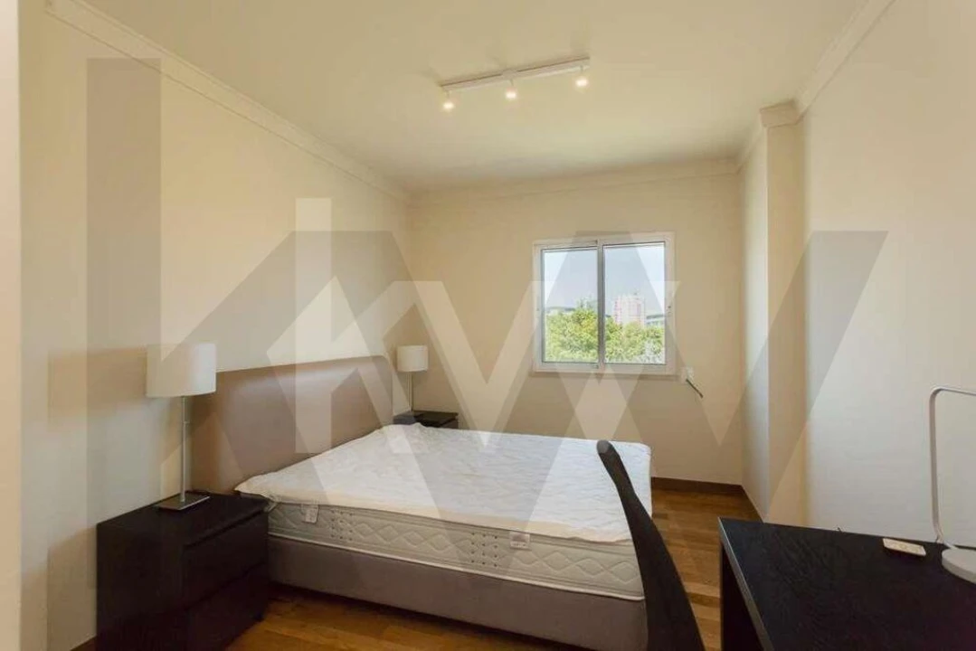 Apartamento T4 para Arrendamento em Alvalade Foto 20