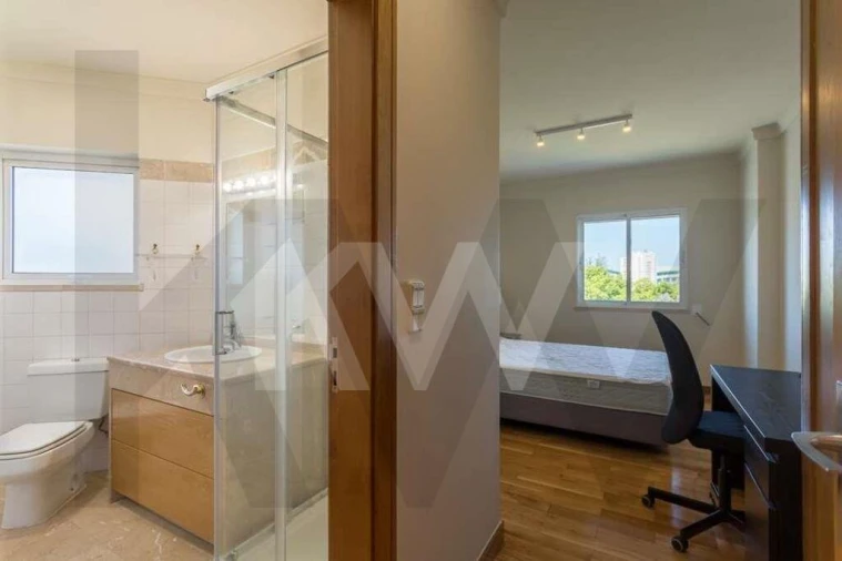 Apartamento T4 para Arrendamento em Alvalade Foto 18