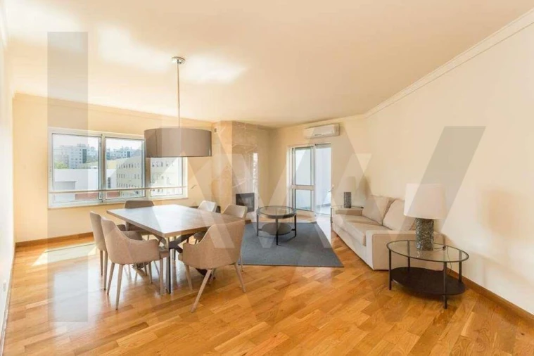 Apartamento T4 para Arrendamento em Alvalade