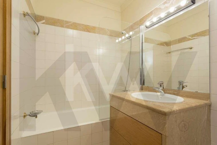 Apartamento T4 para Arrendamento em Alvalade Foto 16