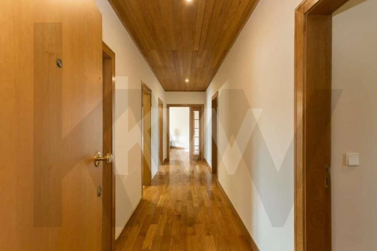 Apartamento T4 para Arrendamento em Alvalade Foto 2