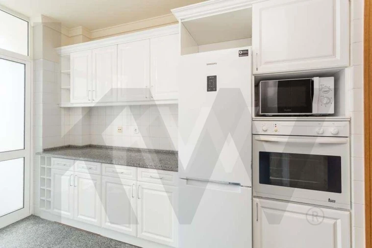 Apartamento T4 para Arrendamento em Alvalade Foto 27