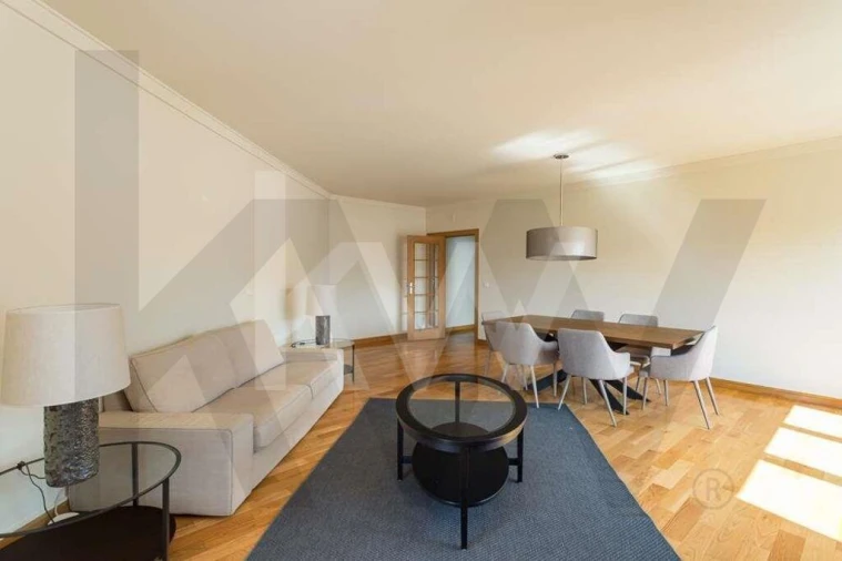 Apartamento T4 para Arrendamento em Alvalade Foto 22