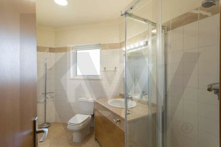 Apartamento T4 para Arrendamento em Alvalade Foto 19