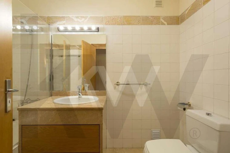 Apartamento T4 para Arrendamento em Alvalade Foto 17