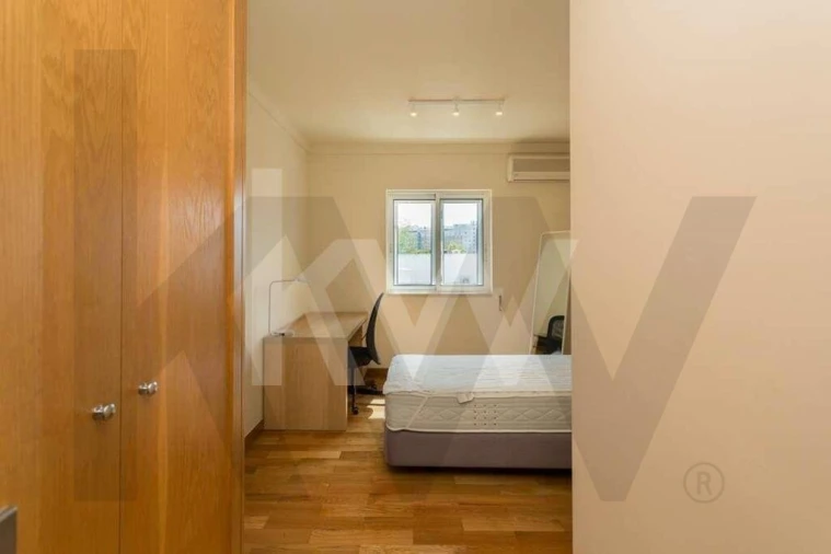 Apartamento T4 para Arrendamento em Alvalade Foto 4