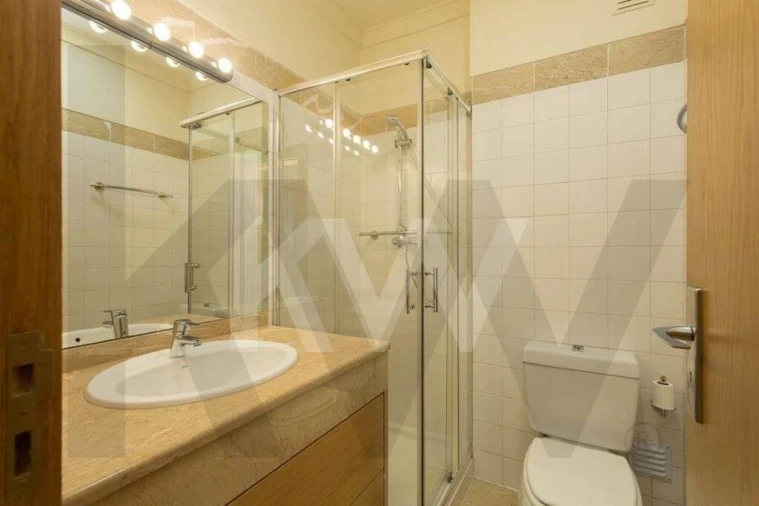 Apartamento T4 para Arrendamento em Alvalade Foto 8