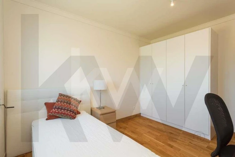 Apartamento T4 para Arrendamento em Alvalade Foto 15