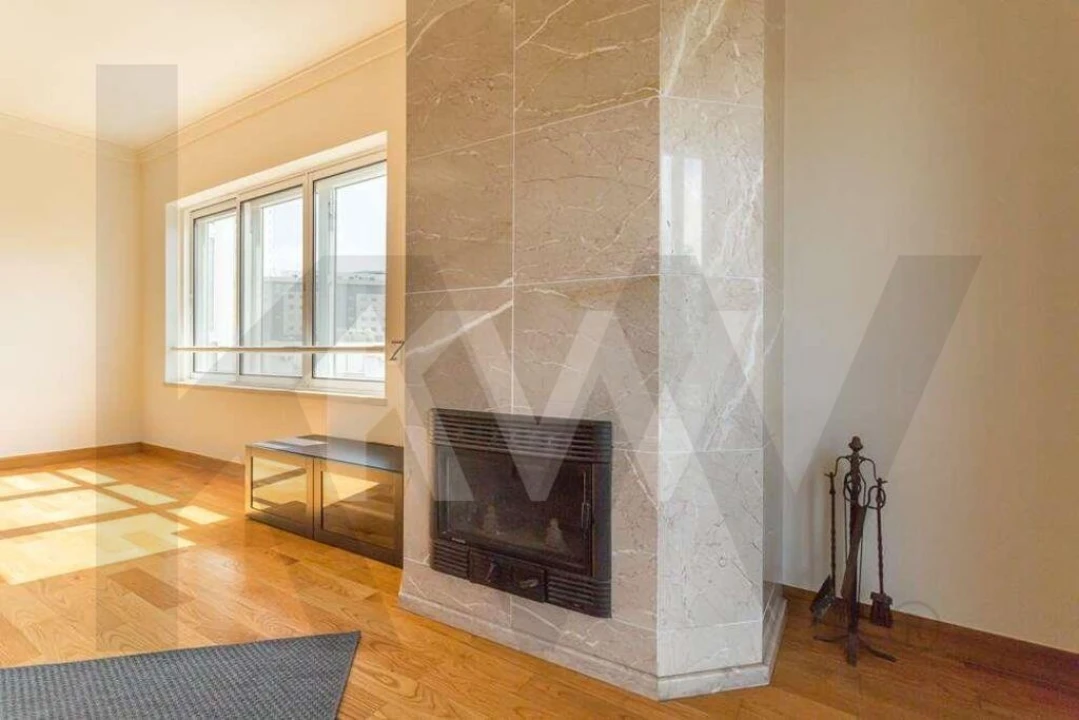 Apartamento T4 para Arrendamento em Alvalade Foto 23