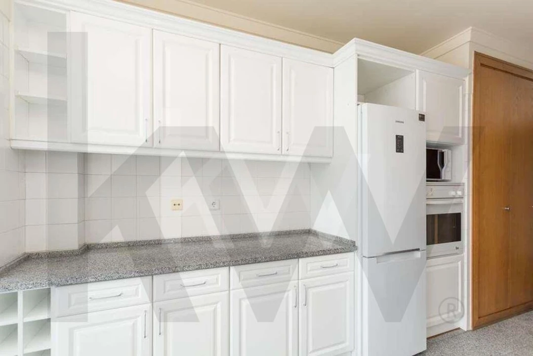 Apartamento T4 para Arrendamento em Alvalade Foto 28