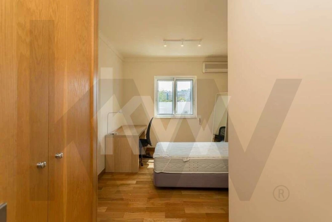 Apartamento T4 para Arrendamento em Alvalade Foto 4