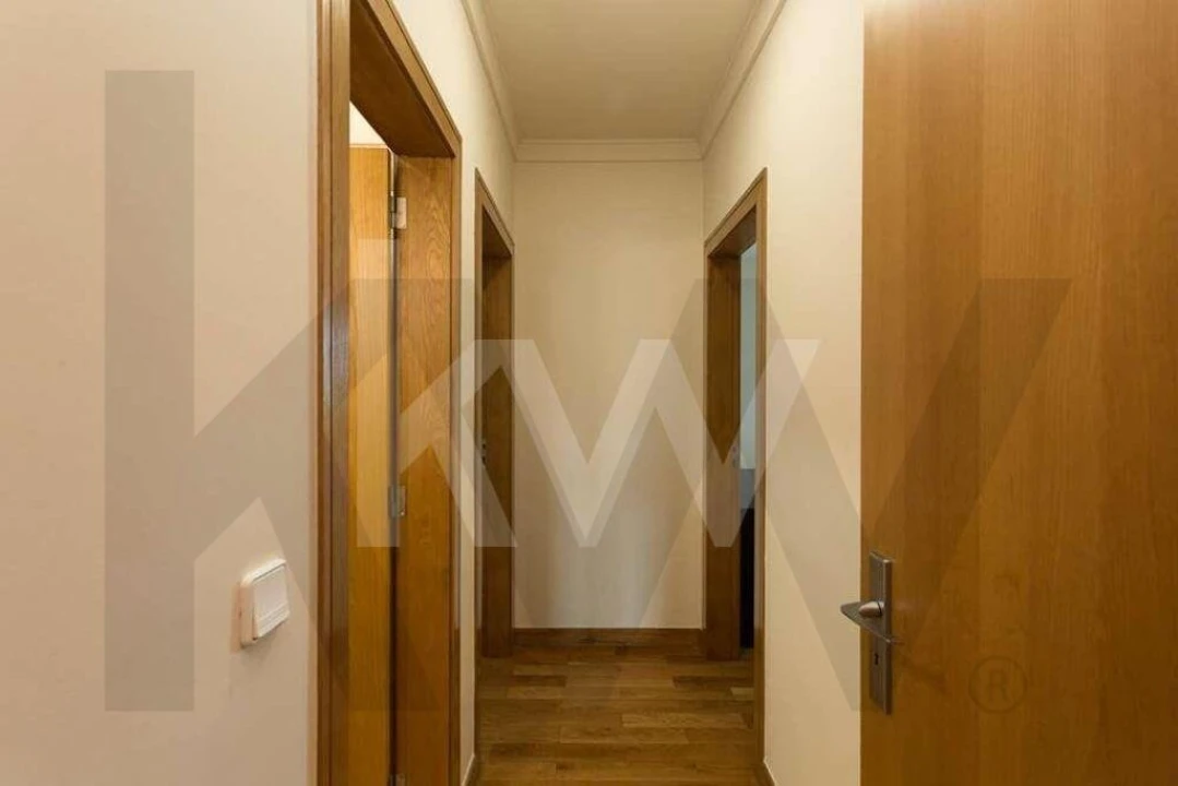 Apartamento T4 para Arrendamento em Alvalade Foto 7