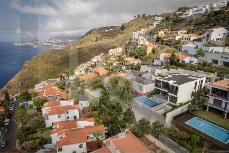 Moradia T4 para Venda em Caniço Foto 13