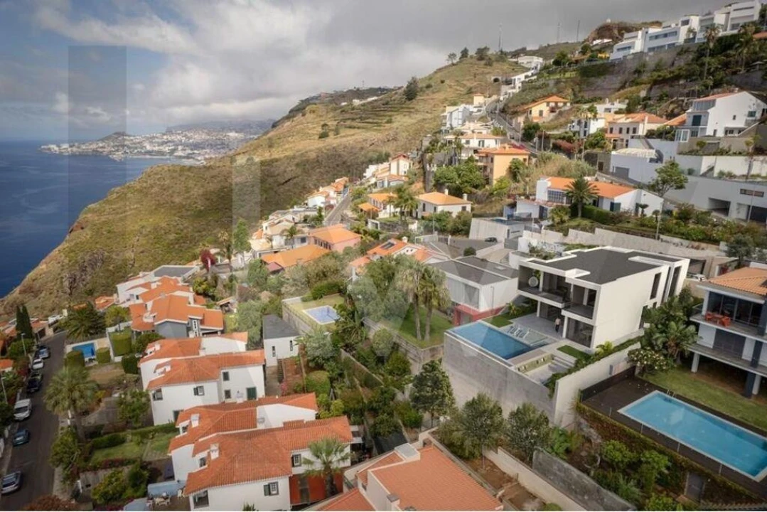 Moradia T4 para Venda em Caniço Foto 13