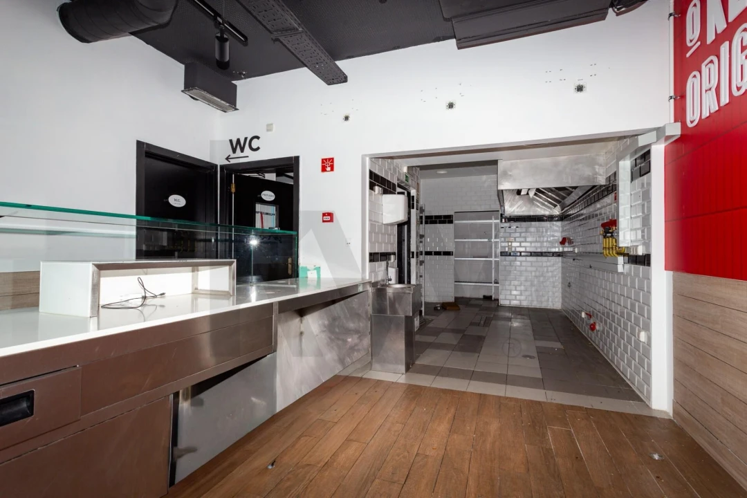 Loja para Arrendamento em Almada, Cova da Piedade, Pragal e Cacilhas Foto 6