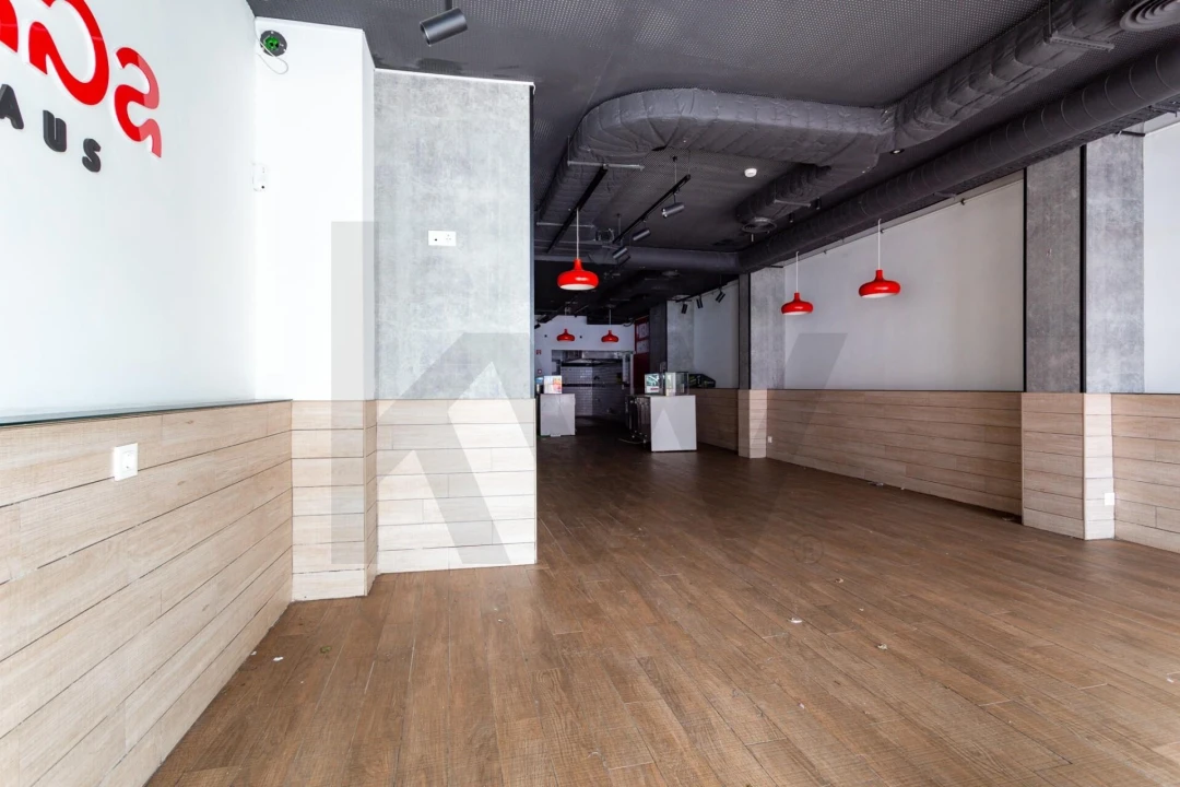 Loja para Arrendamento em Almada, Cova da Piedade, Pragal e Cacilhas Foto 2