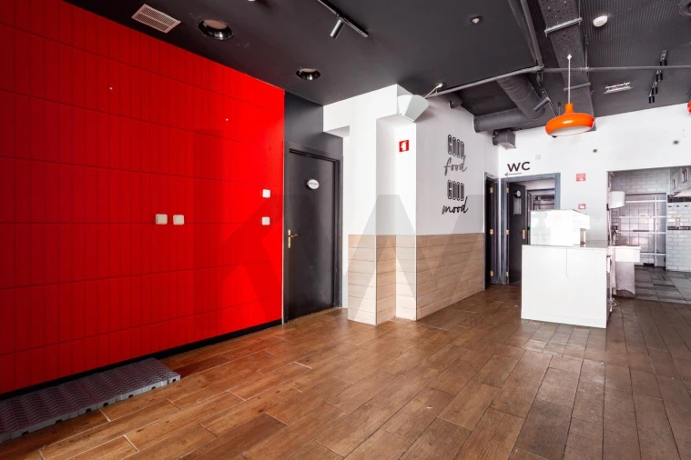 Loja para Arrendamento em Almada, Cova da Piedade, Pragal e Cacilhas Foto 13